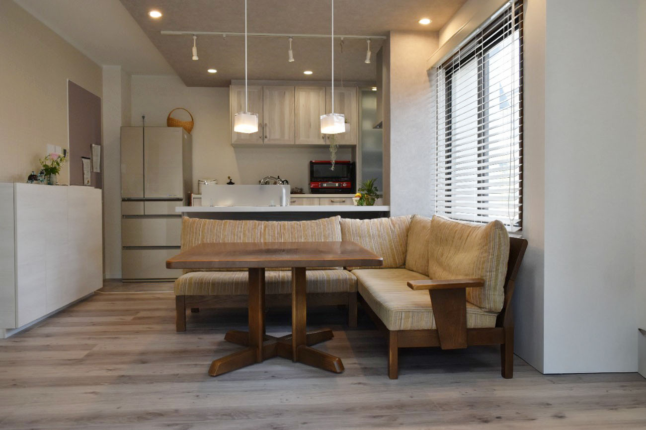 木のぬくもりと暮らす、心地よいオープンキッチン空間