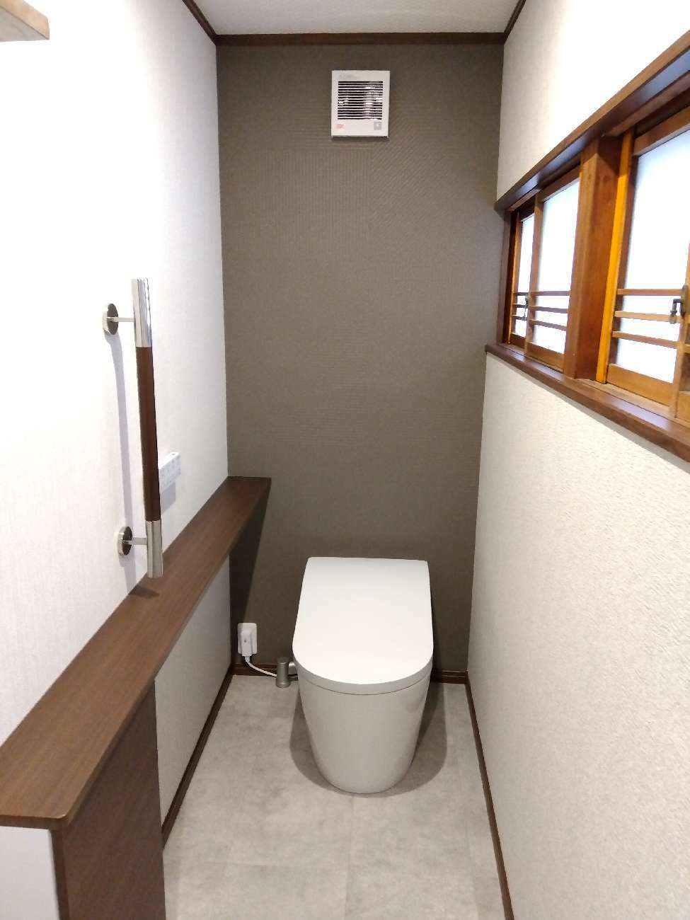 落ち着きと機能性を兼ね備えた上質モダントイレ