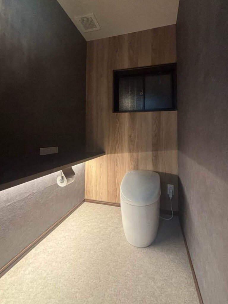 間接照明が美しいトイレリフォーム